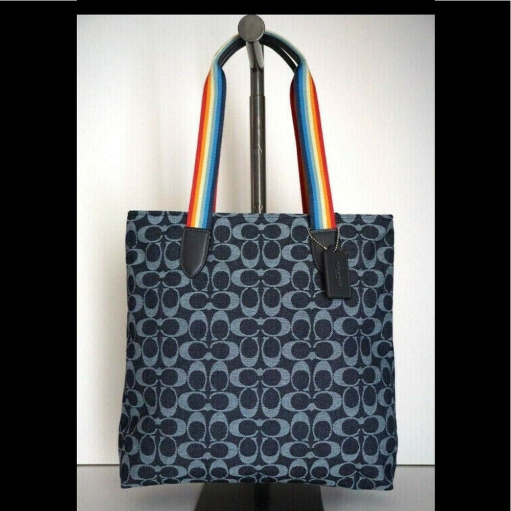 COACH TOTE IN SIGNATURE JACQUARD F31391 PRIDE FLAG